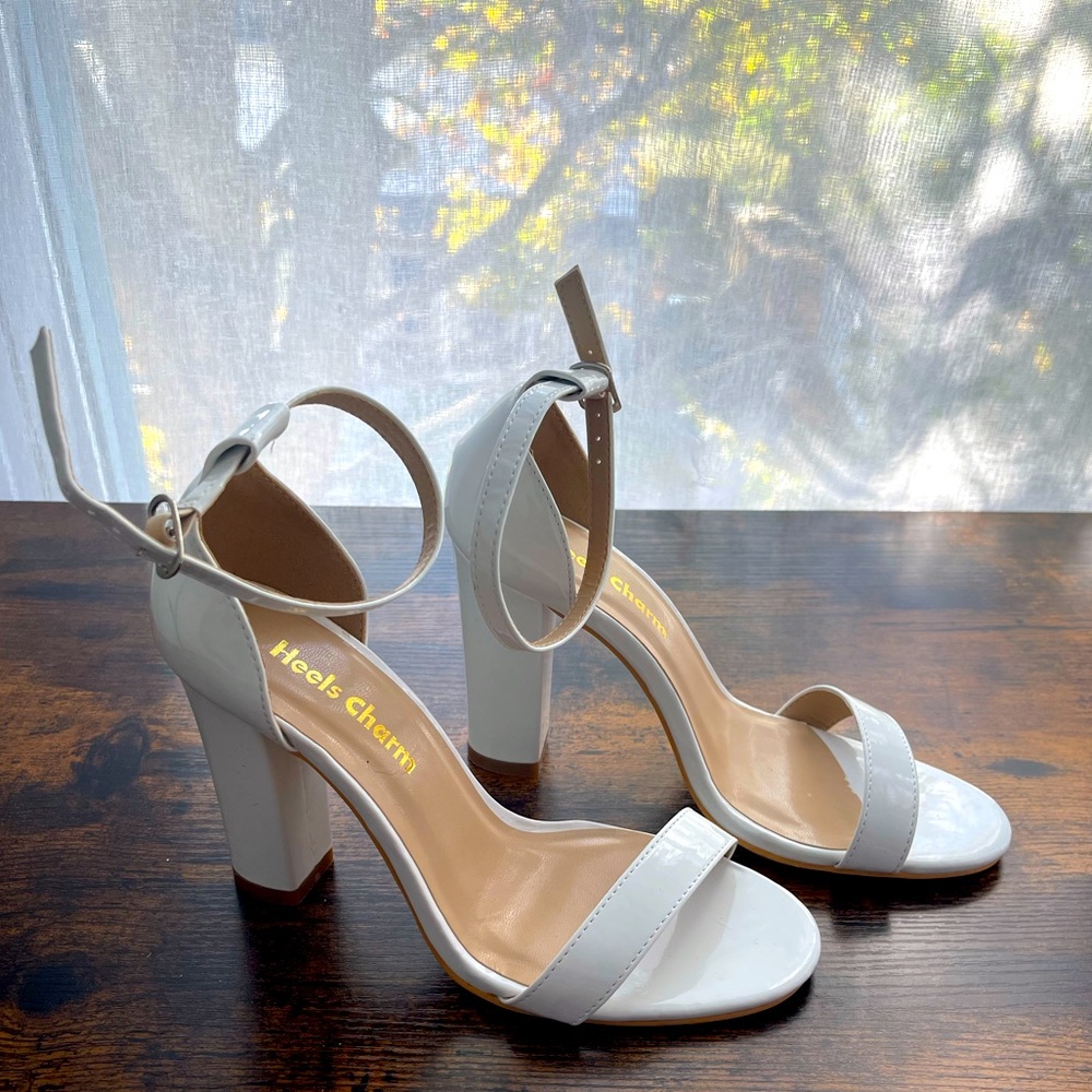 NWOT White Chunky Heel Sandals